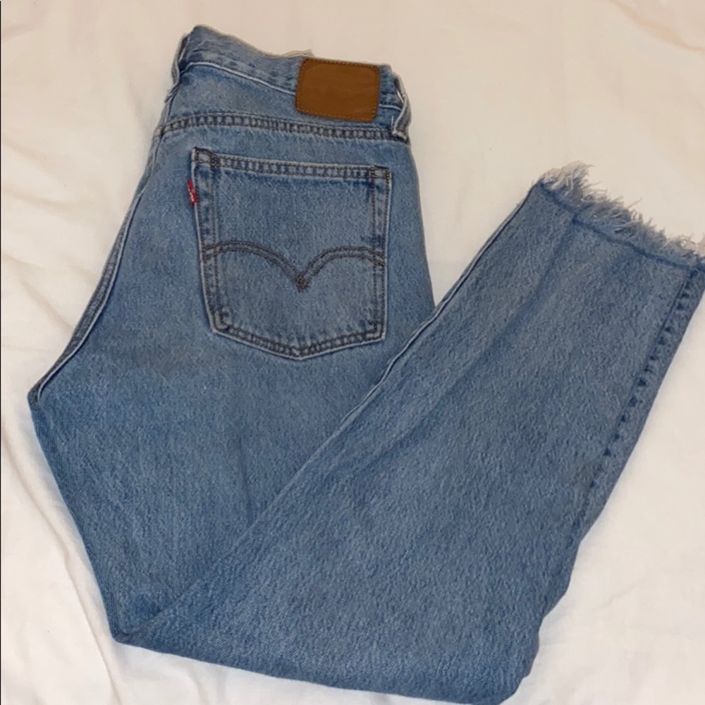 LEVIS WEDGIE LIGHT WASH JEANS
